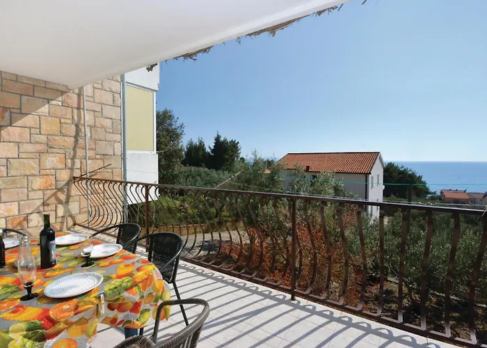 Апартаменты With Sea View X