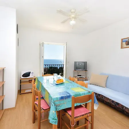 2 Bedroom Awesome Apartment In Ivan Dolac * 伊万多拉克