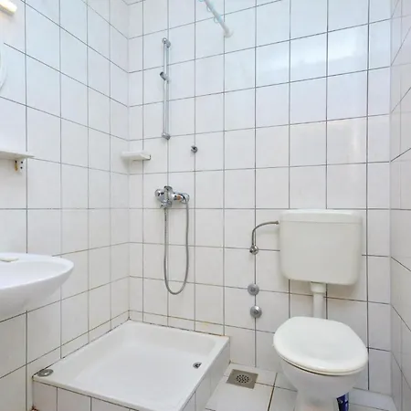 2 Bedroom Beautiful In Apartamento Ivan Dolac