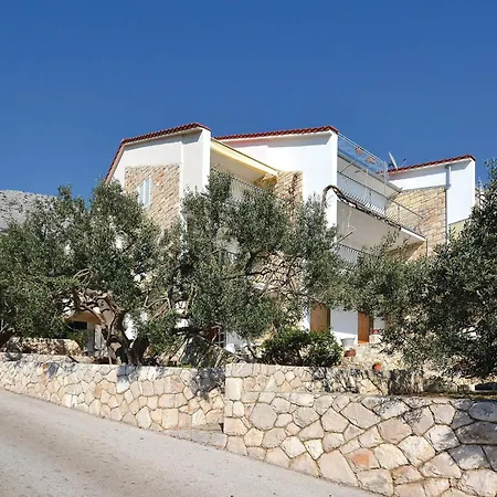 アパート 2 Bedroom Awesome Apartment In Ivan Dolac