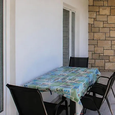 2 Bedroom Awesome Apartment In Ivan Dolac *