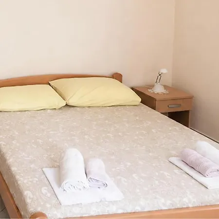 アパート 2 Bedroom Awesome Apartment In Ivan Dolac *