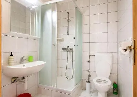 2 Bedroom Awesome Apartment In Ivan Dolac * 伊万多拉克
